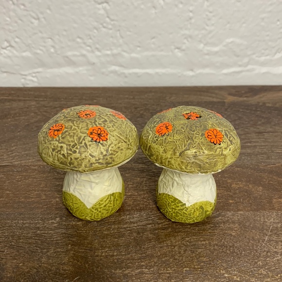 VTG Japan Ceramic Toadstool Mushroom Salt & Pepper Shakers